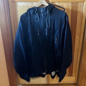 Men's REI Black Raincoat with hood, sealed seams 6 pocket SIZE L